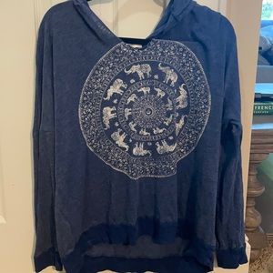 Hoodie elephant patterned on front